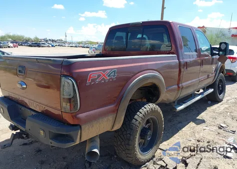 2015 Ford F-250 Lariat z USA, uszkodzony, nr VIN 1FT7W2BT4FEB04440